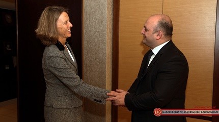 The Minister of Defense hosted ambassador of Britain