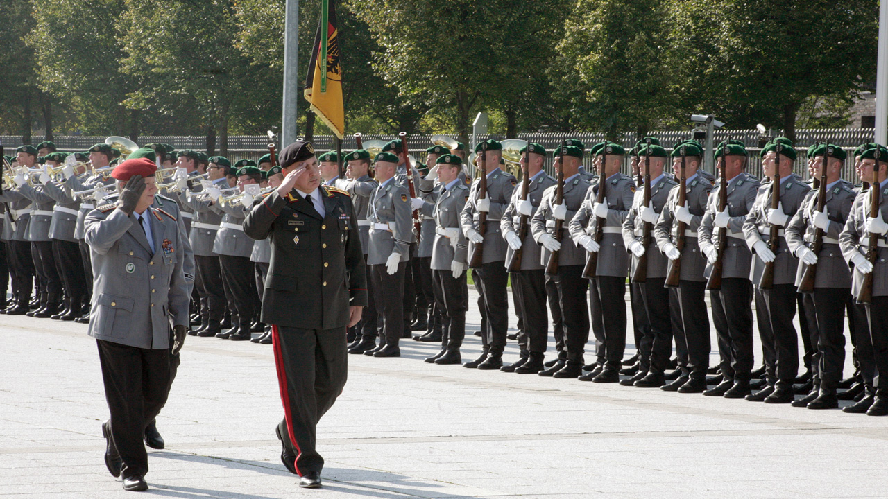 Chief of General Staff of GAF Visits German Federation 