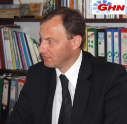 Abkhazian government head meets with IDPs in Poti