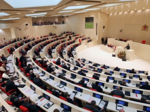 Majority responds to minority proposal on law on occupation