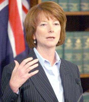 Australia independents back PM Julia Gillard 