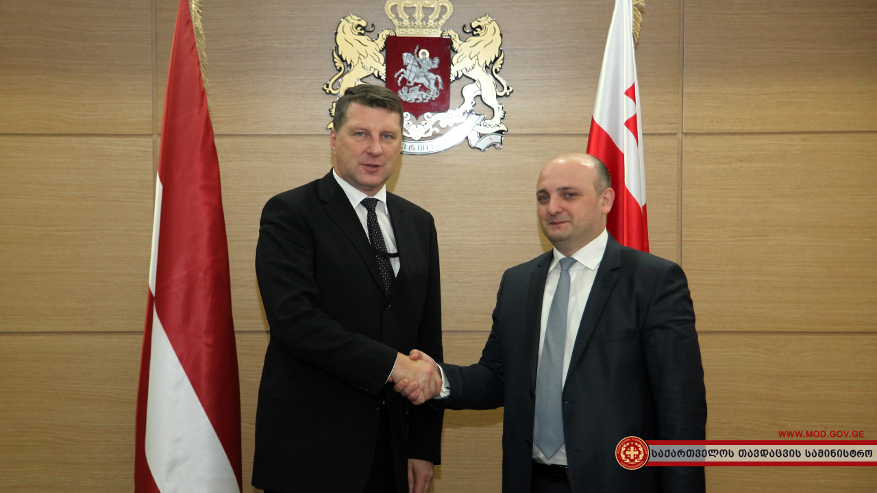 Minister of Defence meets his Latvian counterpart