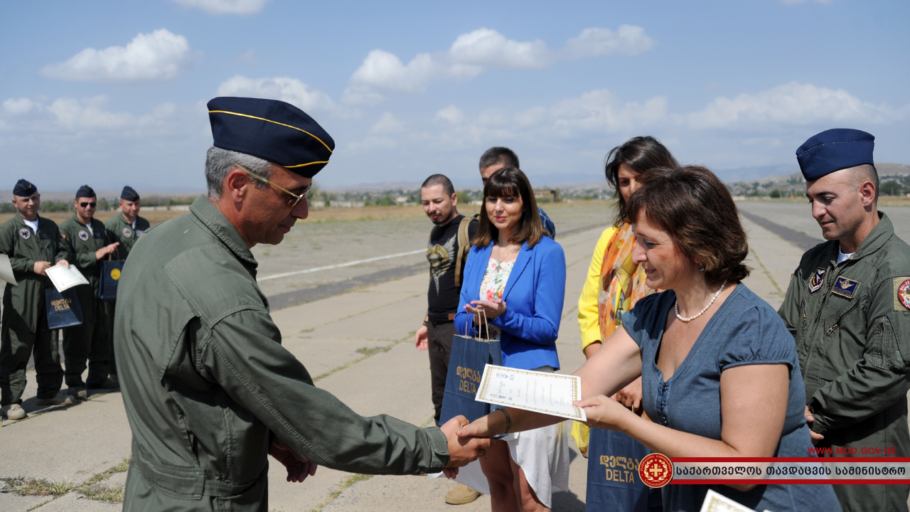Awarding the Georgian military pilots