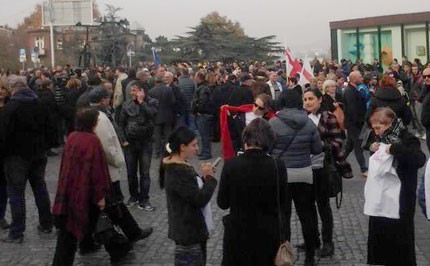 Participants of rally “No to annexation” begin to gather on the “Square of Roses”