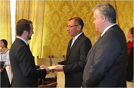 Ambassador Extraordinary and Plenipotentiary to the Republic of Ecuador presented his credentials to Leonardo Arisagas