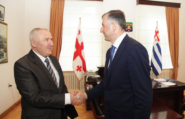 Chair of regional Ajara government met with Armenia Consul General