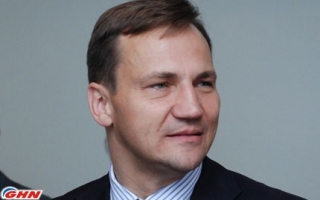 Sikorski: Kiev surrendered and Europe has retreated 