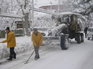 Heavy snow causes problems on roads