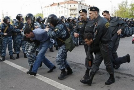 Moscow protesters arrested in march against Putin