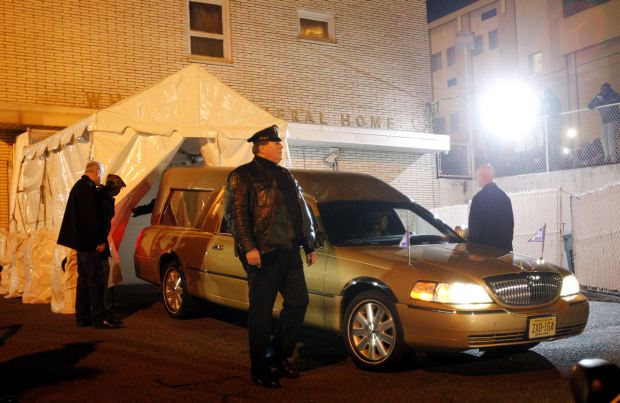 Whitney Houston`s body arrives home in New Jersey