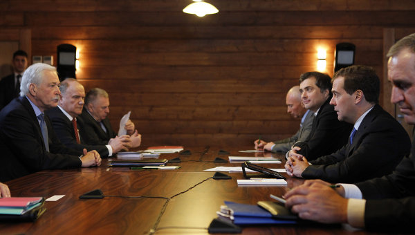 Medvedev Meets With Russian Opposition Leaders