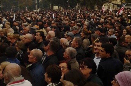 Leaders of the National Movement apply the participants of the protest rally 