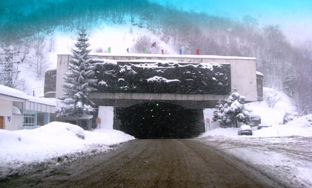 Snow fell in Rikoti Pass