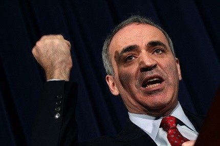 Kasparov compares Putin to Hitler