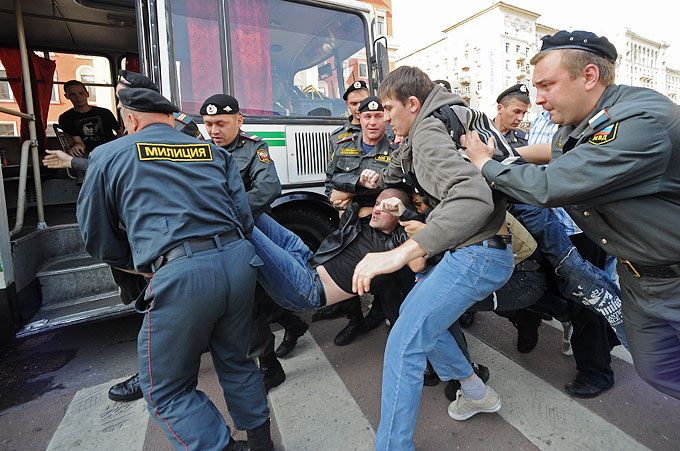 Moscow police detains organizers of protest rallies