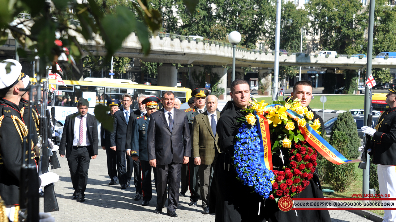 Minister of Moldavia at Heroes’ Square