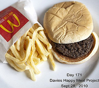 You want flies with that? McDonald`s Happy Meal shows no sign of decomposing after SIX MONTHS 