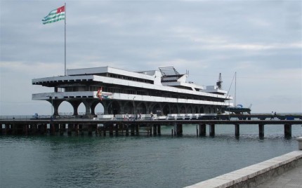 Georgian sailors in Sokhumi supplied with food