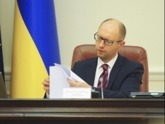 Yatseniuk names official number of internally displaced persons