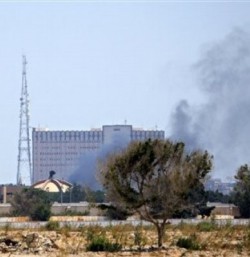 In Tripoli clashes continue