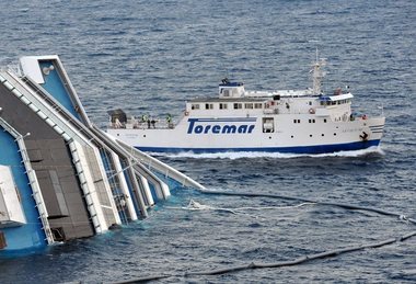 Papua New Guinea: Many rescued after ferry sinks