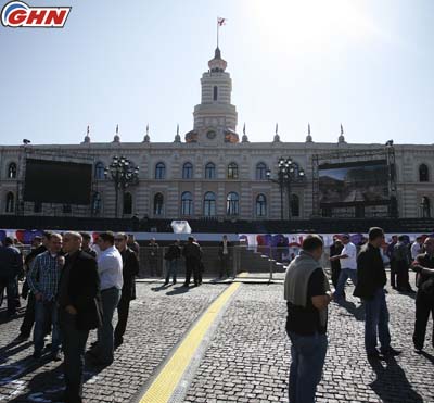 Thousands of people in Tbilisi center waiting for Sarkozy`s visit 