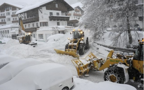 Haevy snow causes problems on roads in Regions